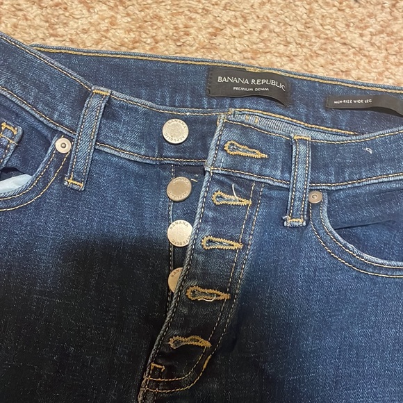 Banana Republic HIGH RISE WIDE LEG jeans. Worn once/only tried on. Like new! - Picture 2 of 4